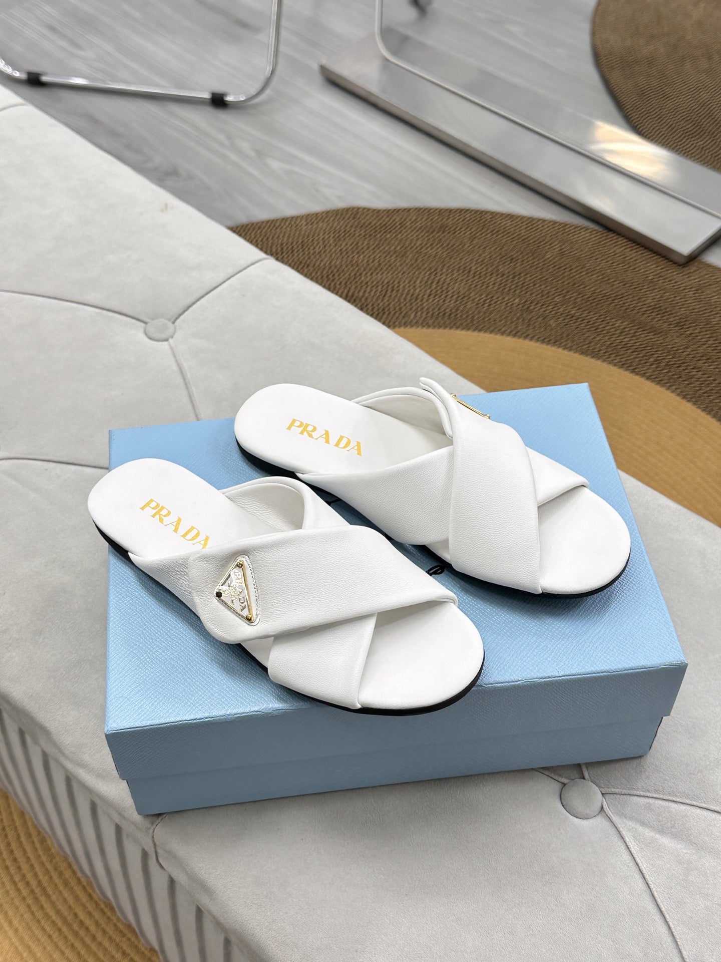 PRADA 25S SLIDE SANDALS IN WHITE CALFSKIN LOGO - 35