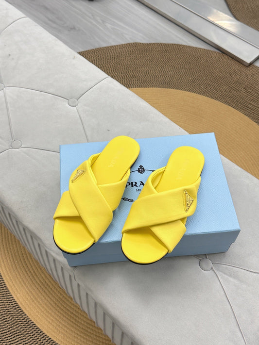 PRADA 25S SLIDE SANDALS IN YELLOW CALFSKIN LOGO - 35