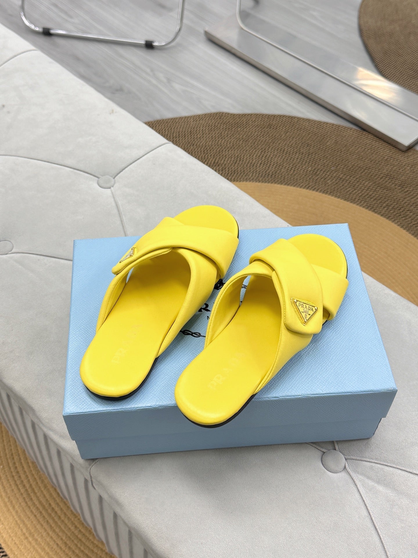 PRADA 25S SLIDE SANDALS IN YELLOW CALFSKIN LOGO - 35