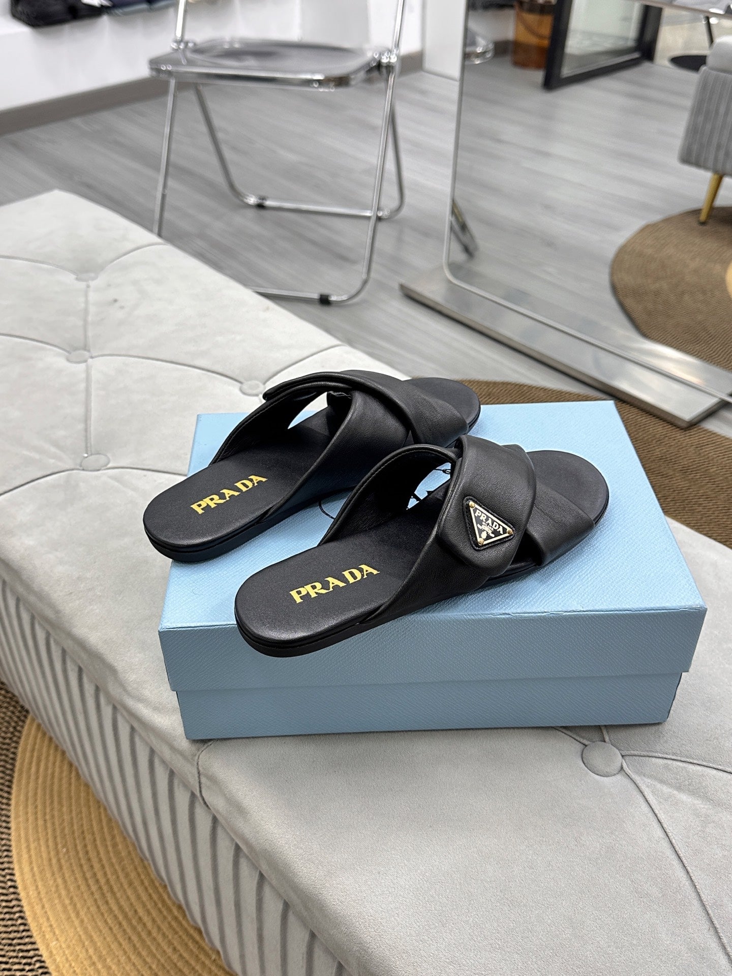 PRADA 25S SLIDE SANDALS IN BLACK CALFSKIN LOGO - 35