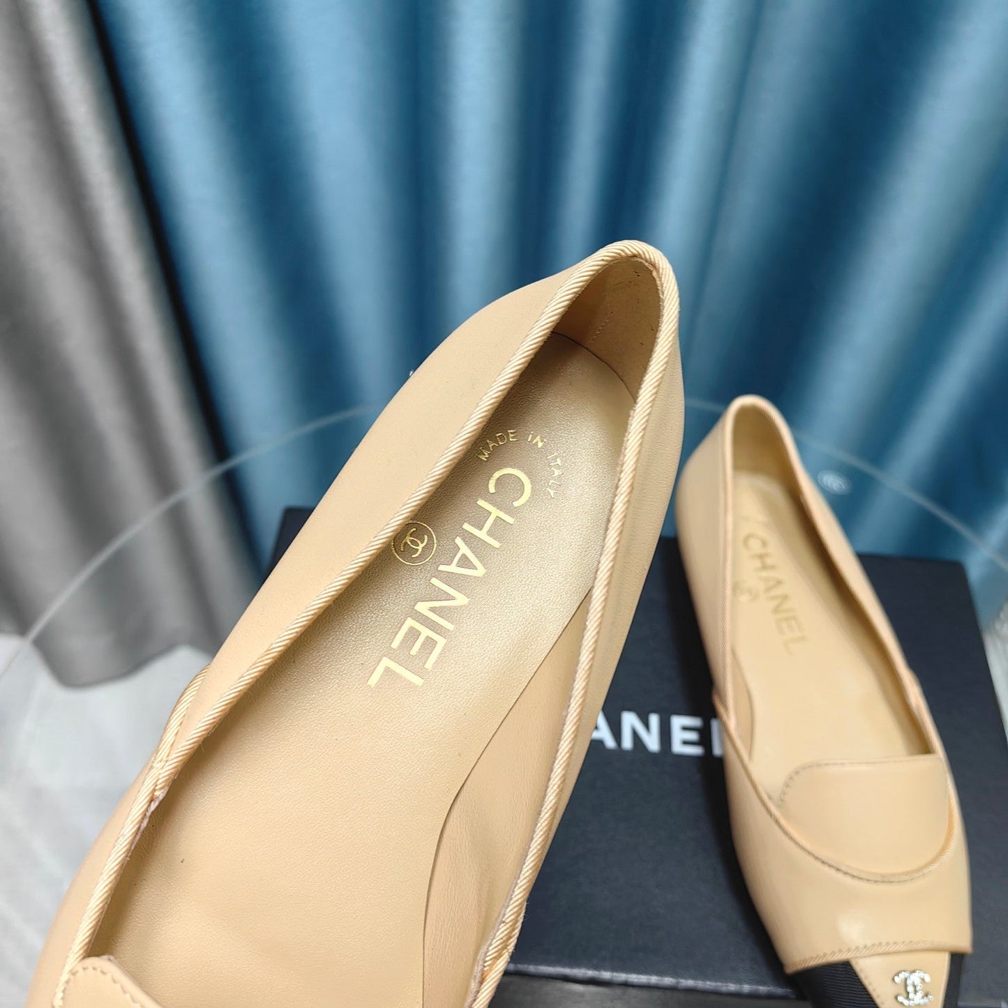 BALLET FLAT DARK CREAM MIX BLACK SHEEPSKIN POINTED TOE - 35