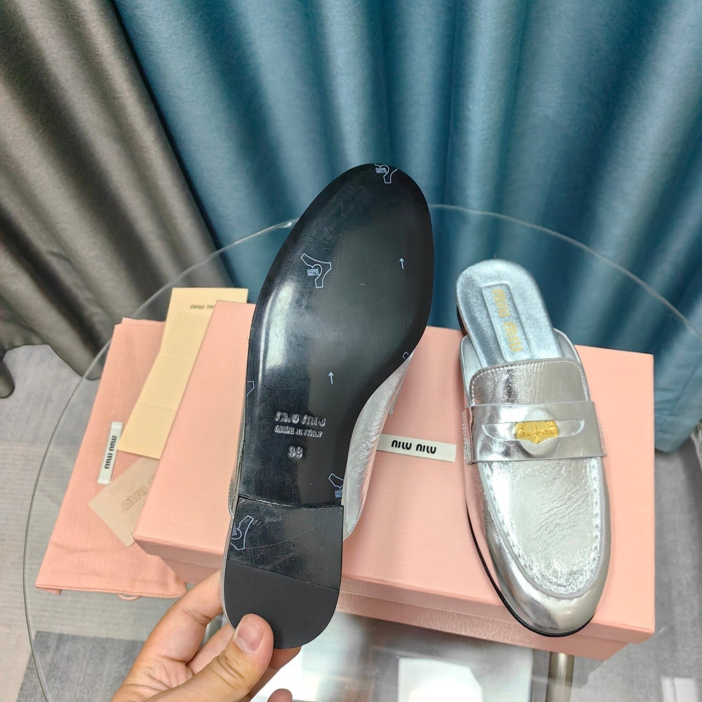 MULES SLIPPERS SILVER COWHIDE WITH GOLD COIN - 35