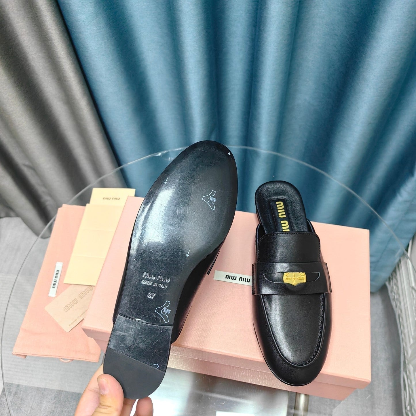 MULES SLIPPERS BLACK COWHIDE WITH GOLD COIN - 35