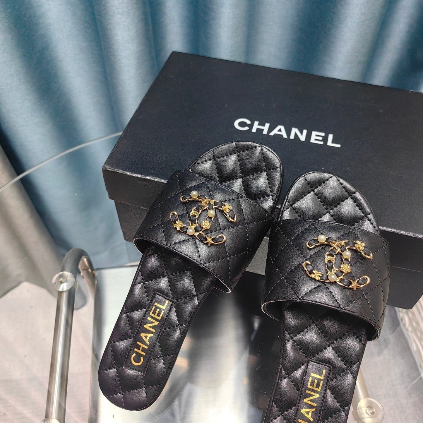 QUILTED SLIPPERS BLACK SHEEPSKIN - 35