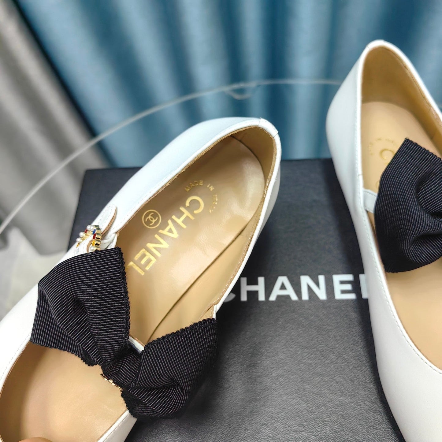 MARY JANE SHOES WHITE SHEEPSKIN WITH BLACK BOW - 35
