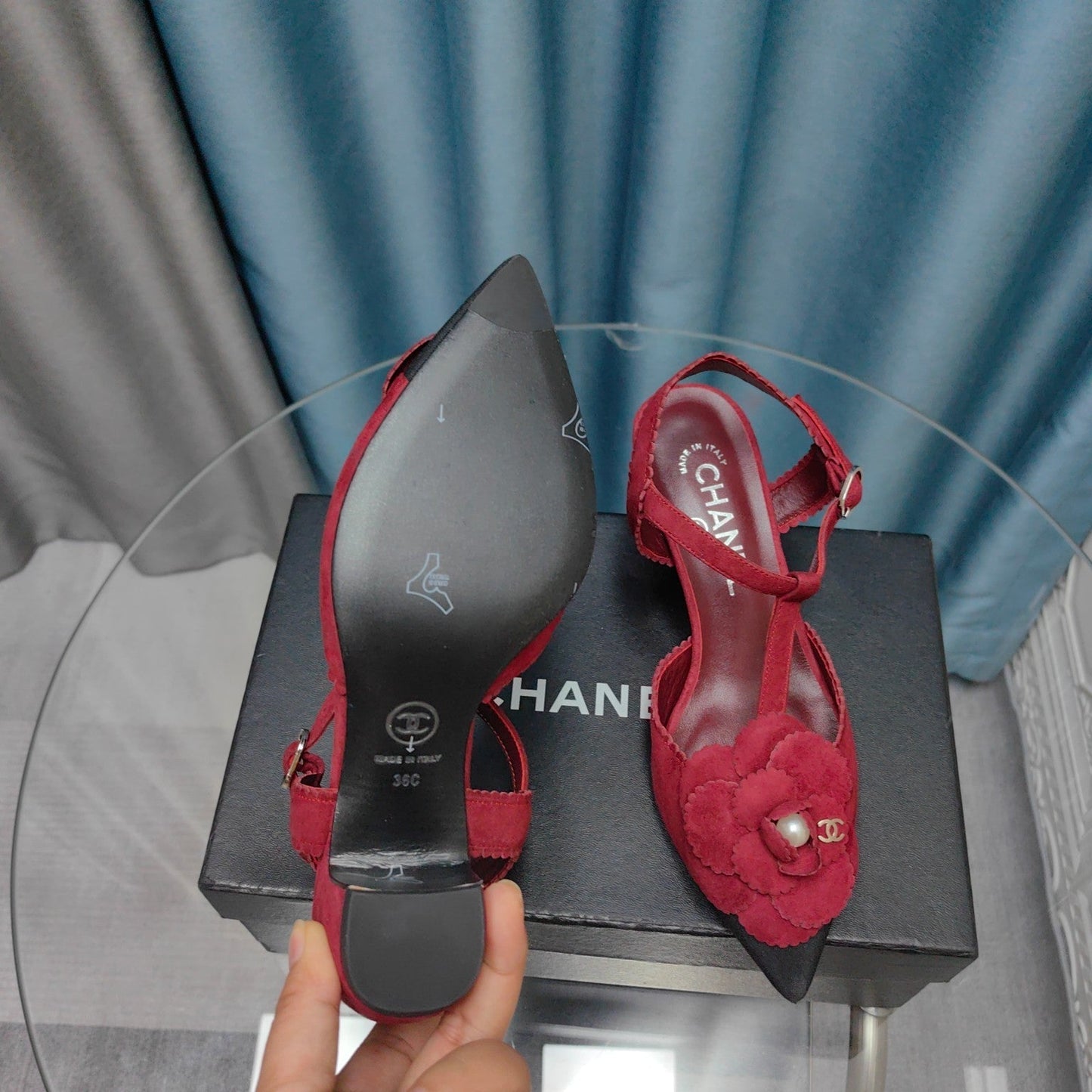 CC CAMELLIA SANDAL IN CHERRY RED SUEDE AND BLACK CALFSKIN WITH FLOWER - 35