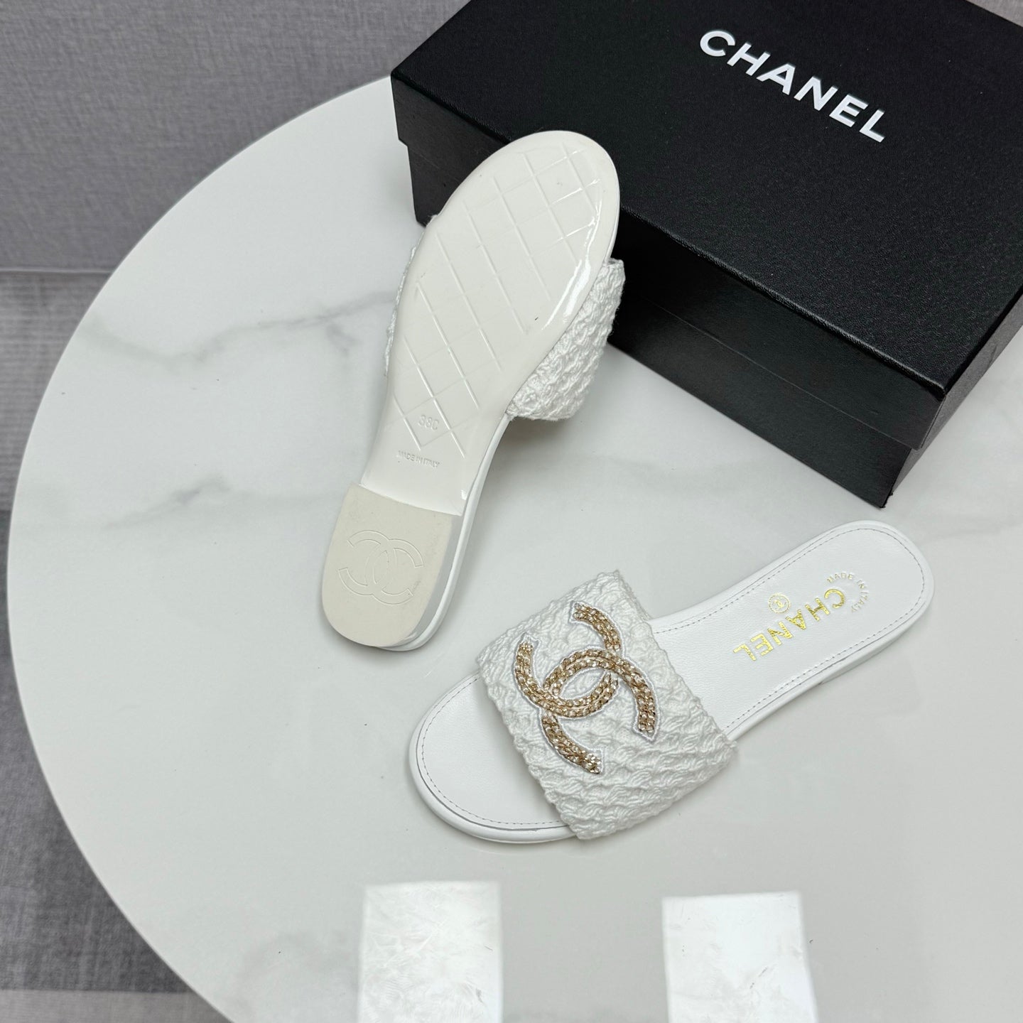 CC SLIDE SANDALS 25S IN WHITE FABRIC AND CALFSKIN WITH LOGO - 35