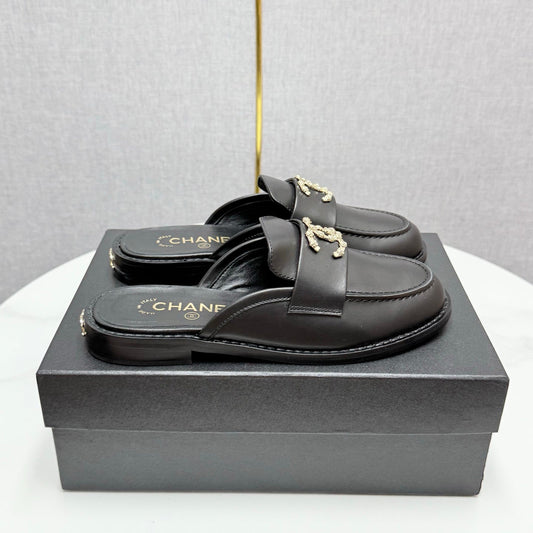 CC FLAT MULE 25S IN BLACK CALFSKIN STYLE 7 - 35