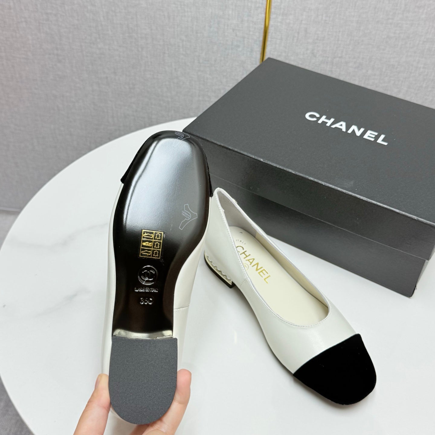 CC BALLET FLATS 25S IN WHITE LAMBSKIN AND BLACK SUEDE WITH PEARL HEEL - 35