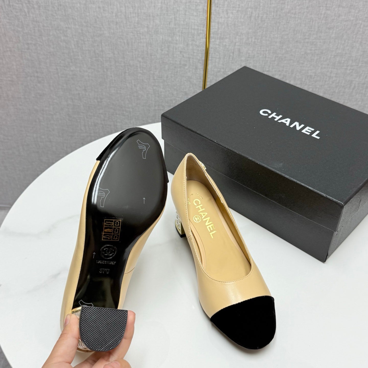 CC HIGH HEEL 25S IN BEIGE LAMBSKIN AND BLACK SUEDE WITH PEARL HEEL STYLE 4 - 35