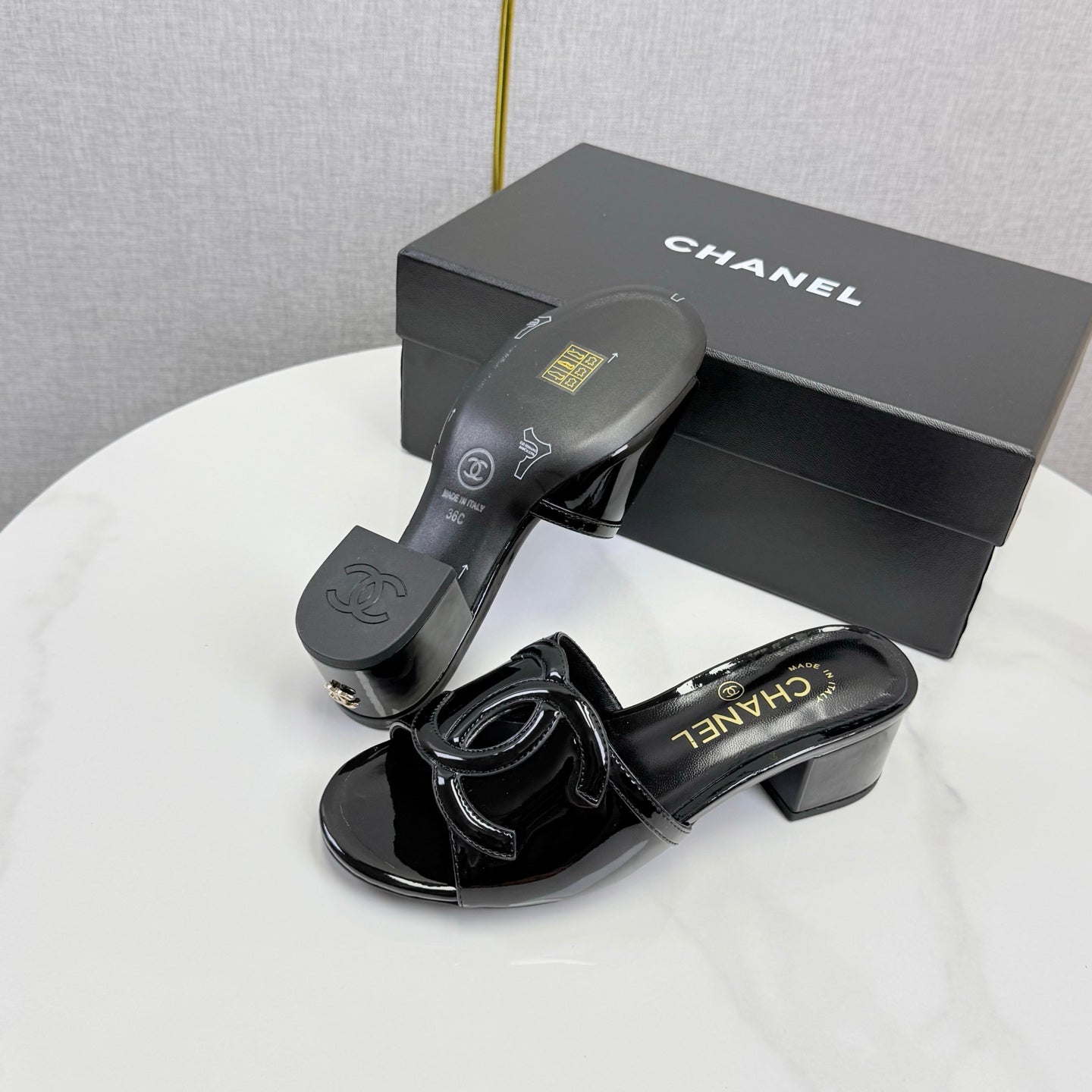 CHANEL 26S BLOCK HEEL SANDALS 40 MM IN BLACK PATENT CALFSKIN
