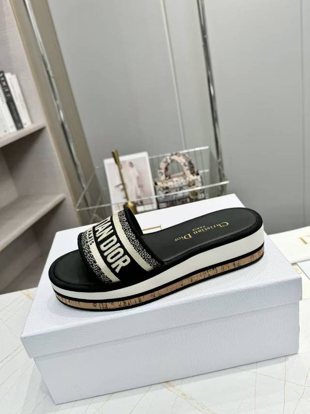 CD DWAY PLATFORM SLIDE IN BLACK AND WHITE COTTON EMBOSSED LOGO - 35