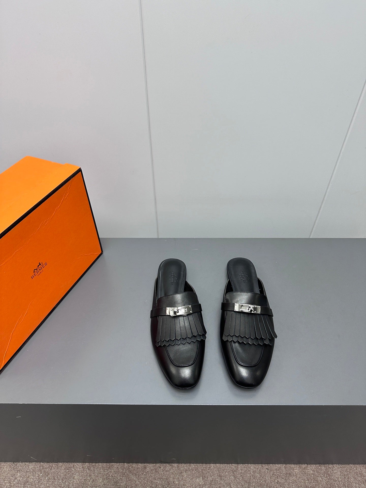 0Z MULE IN BLACK LAMBSKIN WITH FRINGE DETAIL - 35