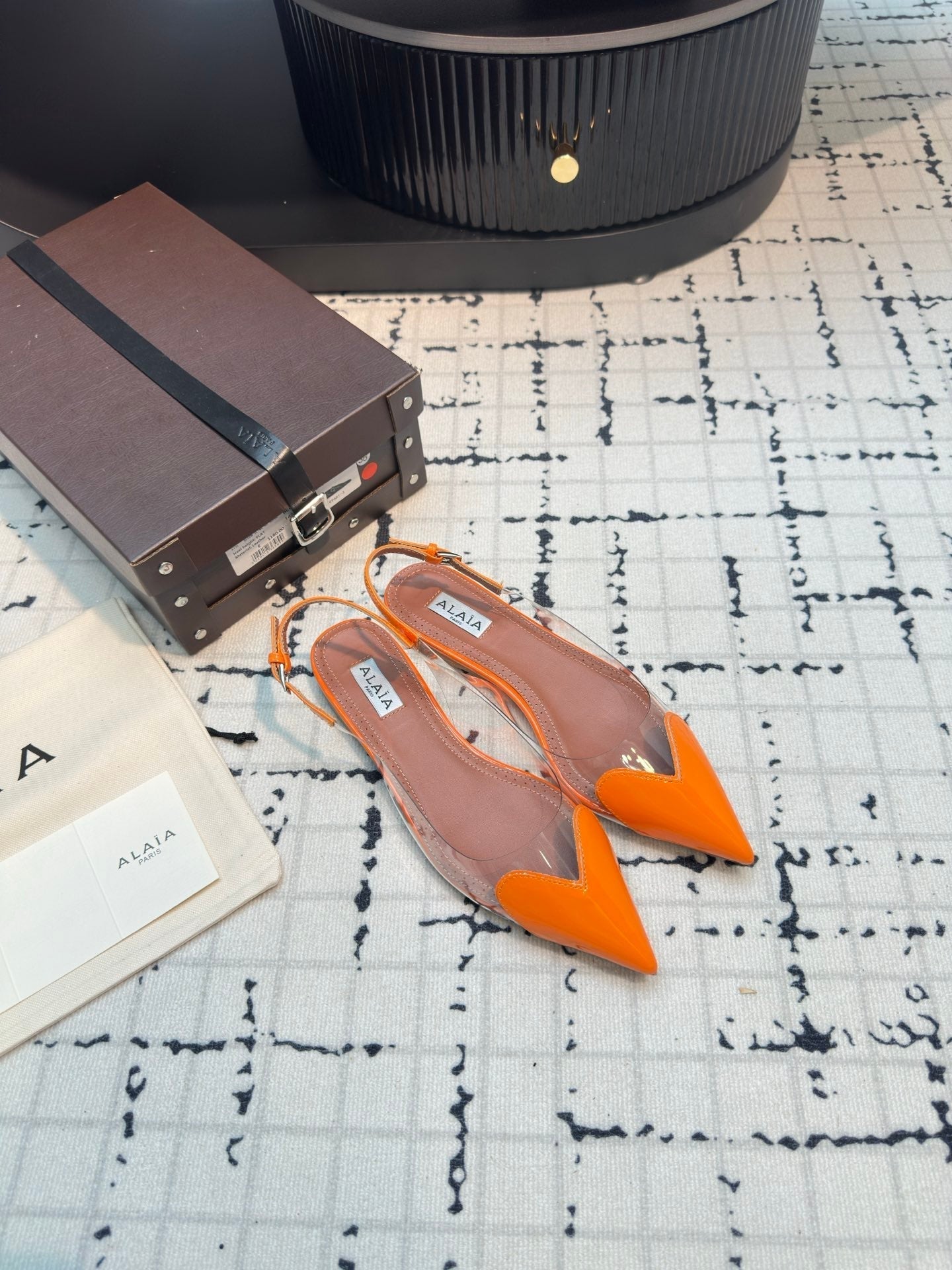 ALAIA FLAT SLINGBACK IN TIGER ORANGE PATENT CALFSKIN AND FILM - 34