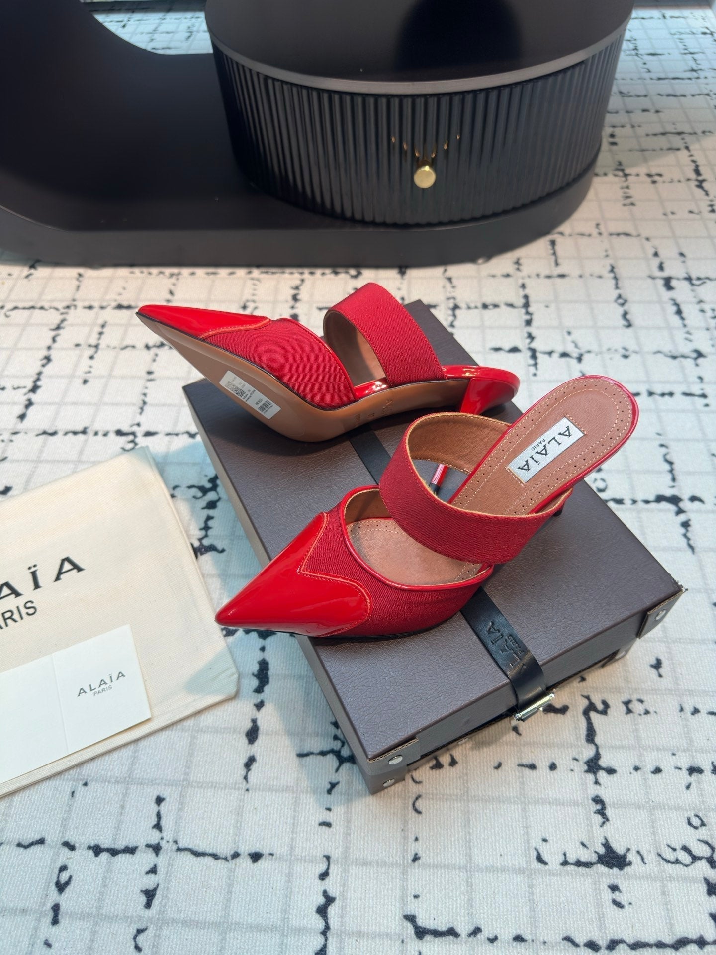 ALAIA HIGH HEEL 9 CM IN CHERRY RED CALFSKIN - 34