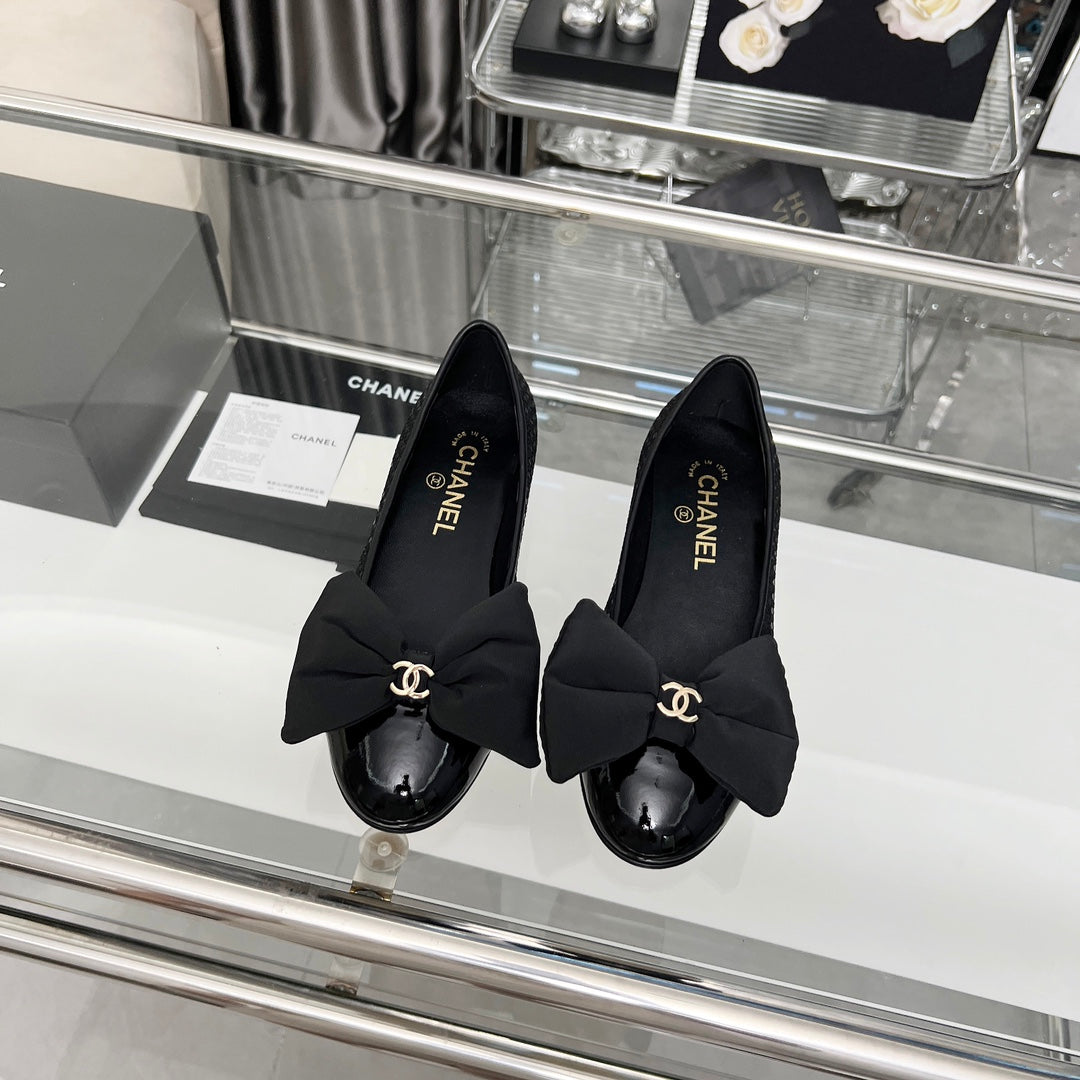 CHANEL 25S ROUND TOE BALLET FLATS WITH A BOW IN SPARKLING BLACK CANVAS - 35