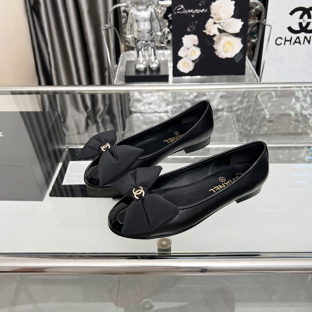 CHANEL 25S ROUND TOE BALLET FLATS WITH A BOW IN BLACK CALFSKIN - 35