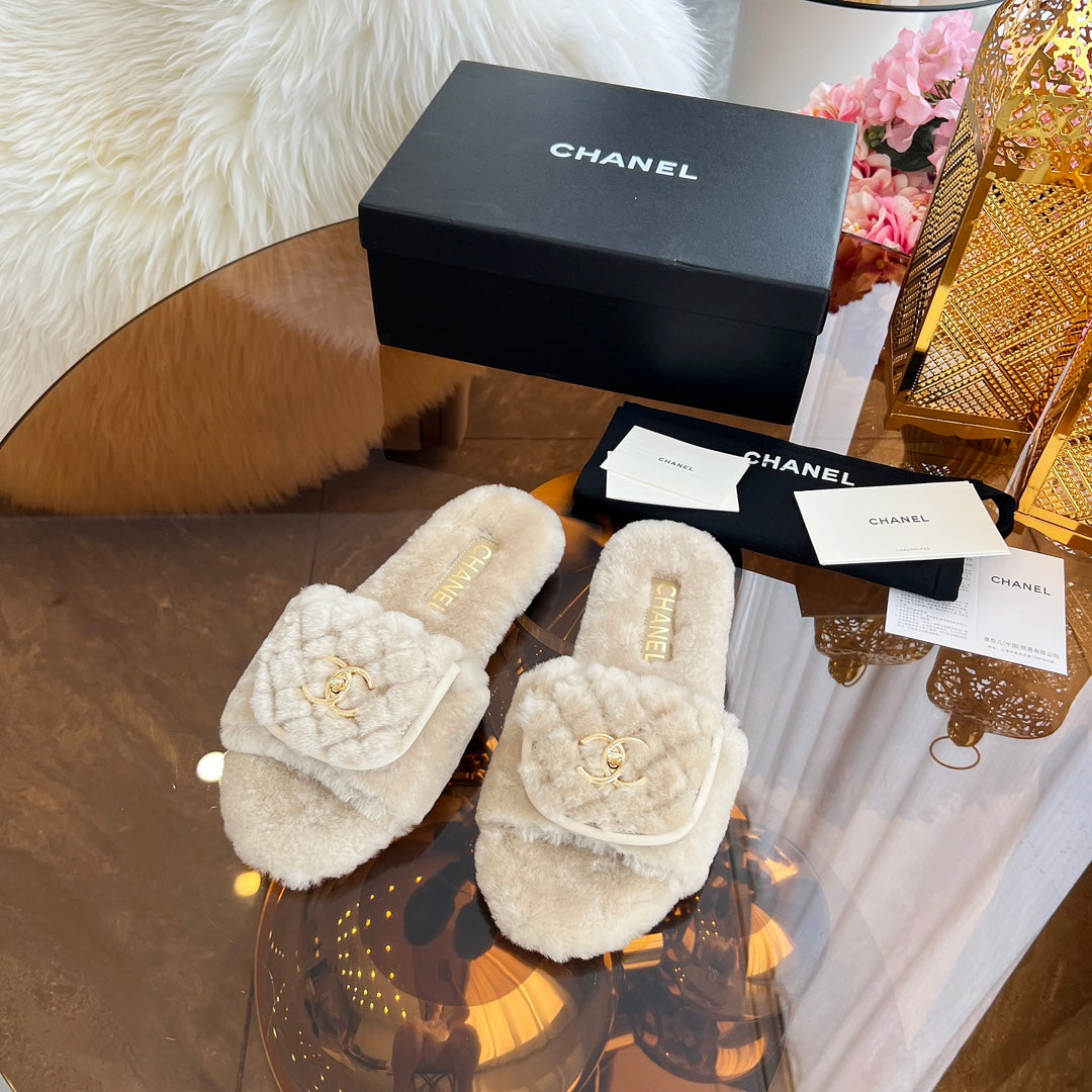 CHANEL 25S FUR SLIPPERS IN LIGHT BEIGE LOGO GOLD HARDWRE - 35