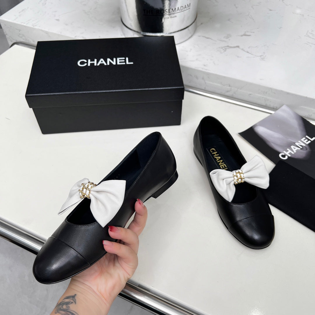 CHANEL 25S MARY JANES IN BLACK CALFSKIN WITH WHITE BOW GOLD HARDWRE - 35