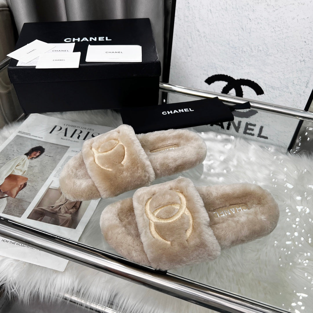 CHANEL 25S FUR SLIPPERS IN LIGHT BEIGE - 35