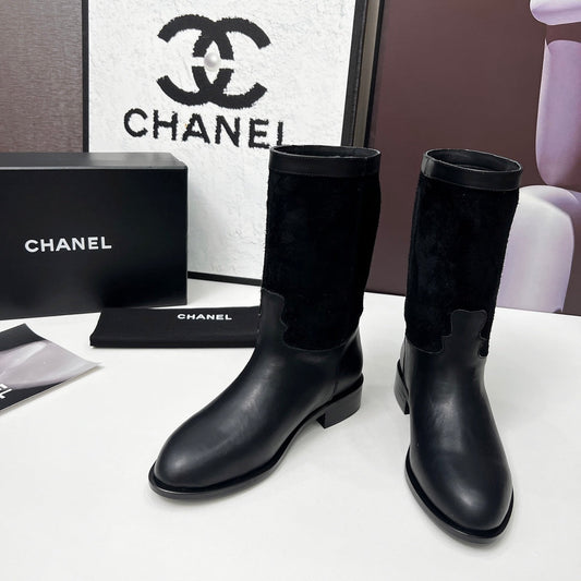 Черевики CHANEL 25S MID-CALF 35 ММ З ЧОРНОЇ ТЕЛЯЧОЇ ШКІРИ ТА ЗАМШІ З ЗОЛОТИСТОЮ ФУРНІТУРОЮ - 35
