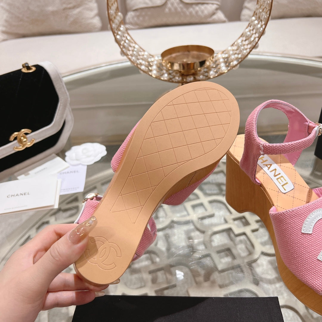WEDGE SANDALS IN LIGHT PINK LAMBSKIN WITH LOGO - 34