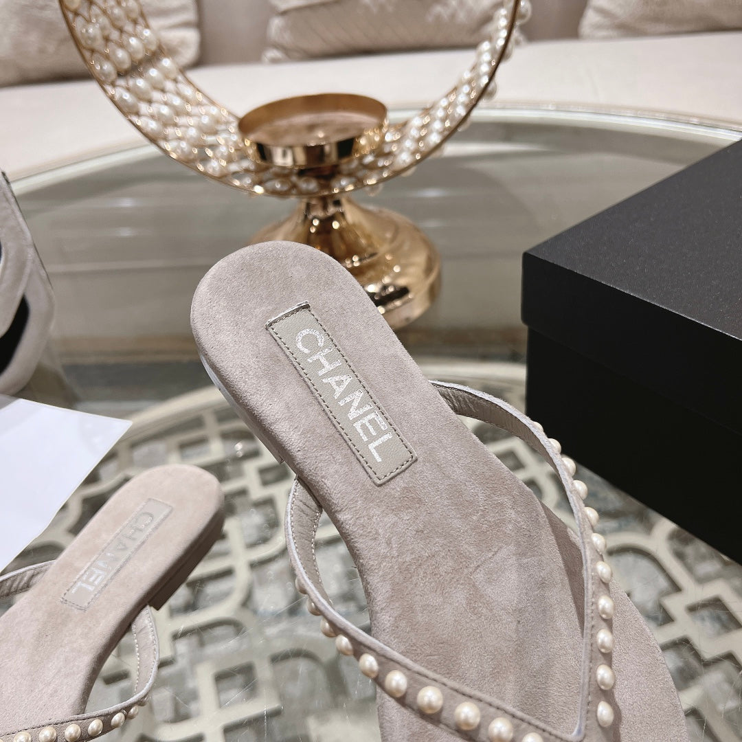 PEARL THONG SANDAL IN PALE PINK SUEDE - 35