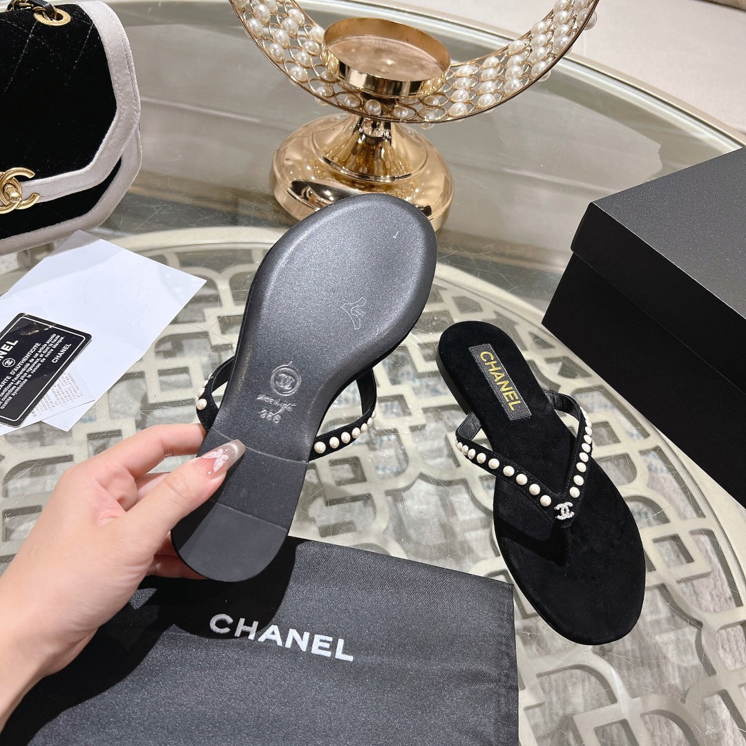 PEARL THONG SANDAL IN BLACK SUEDE - 35