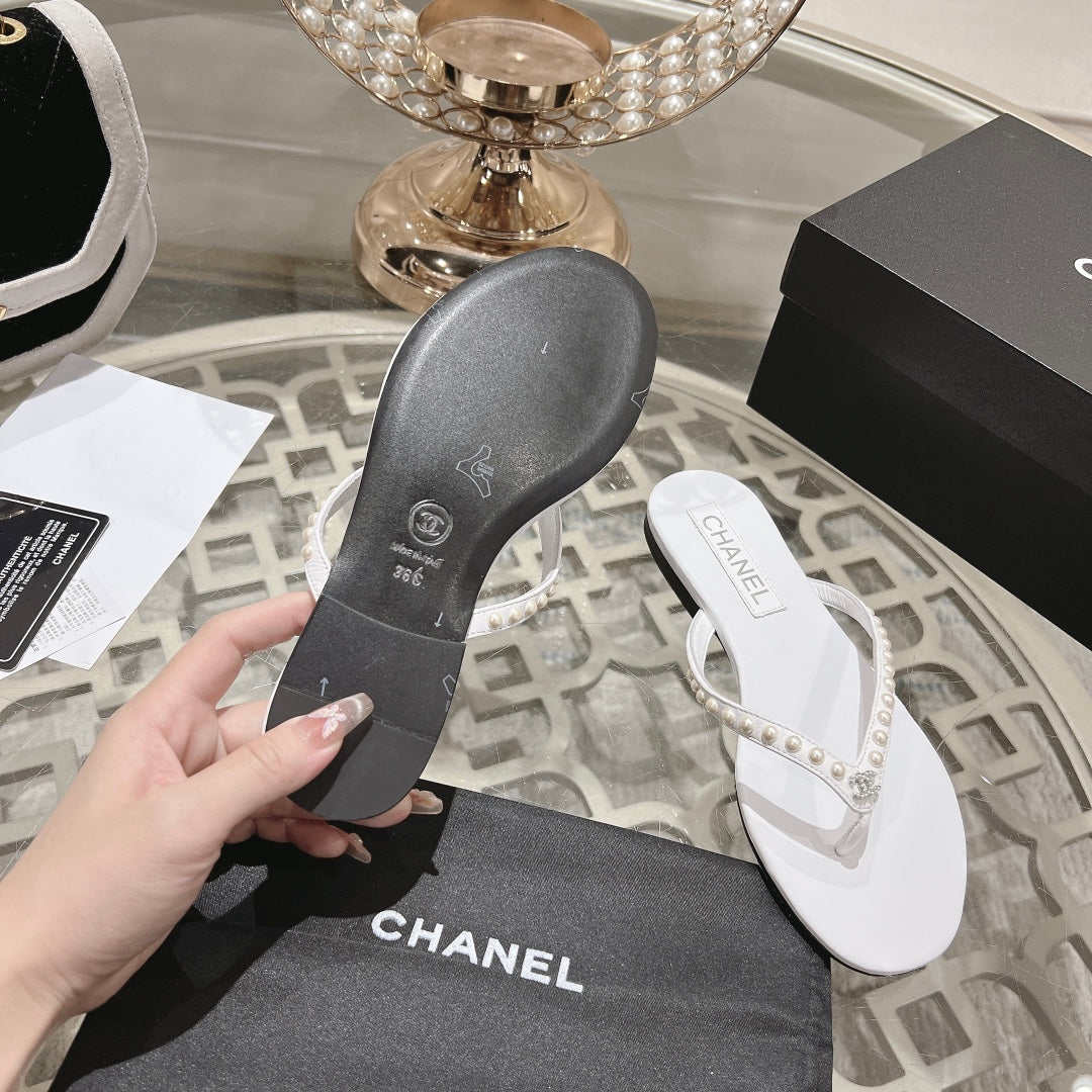 PEARL THONG SANDAL IN WHITE LAMBSKIN - 35