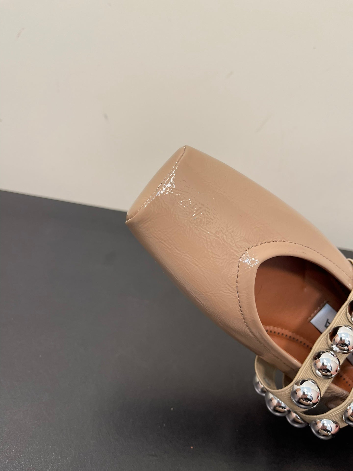 ALAIA BALLET FLATS IN ALMOND BEIGE GLOSSY CALFSKIN WITH SILVER HARDWARE - 35