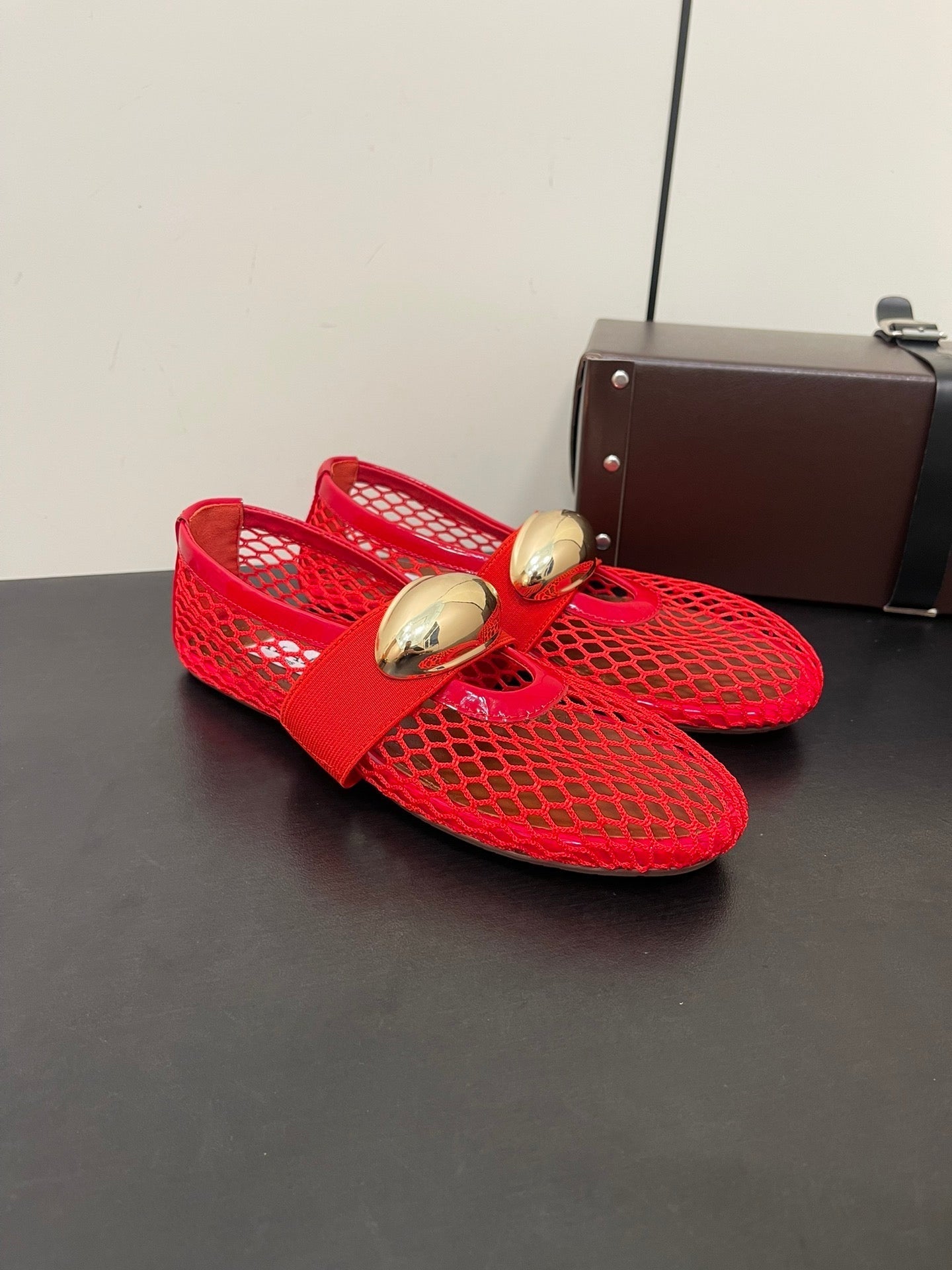 ALAIA BALLET FLATS IN CHERRY RED MESH FISHNET WITH GOLD HARDWARE - 35