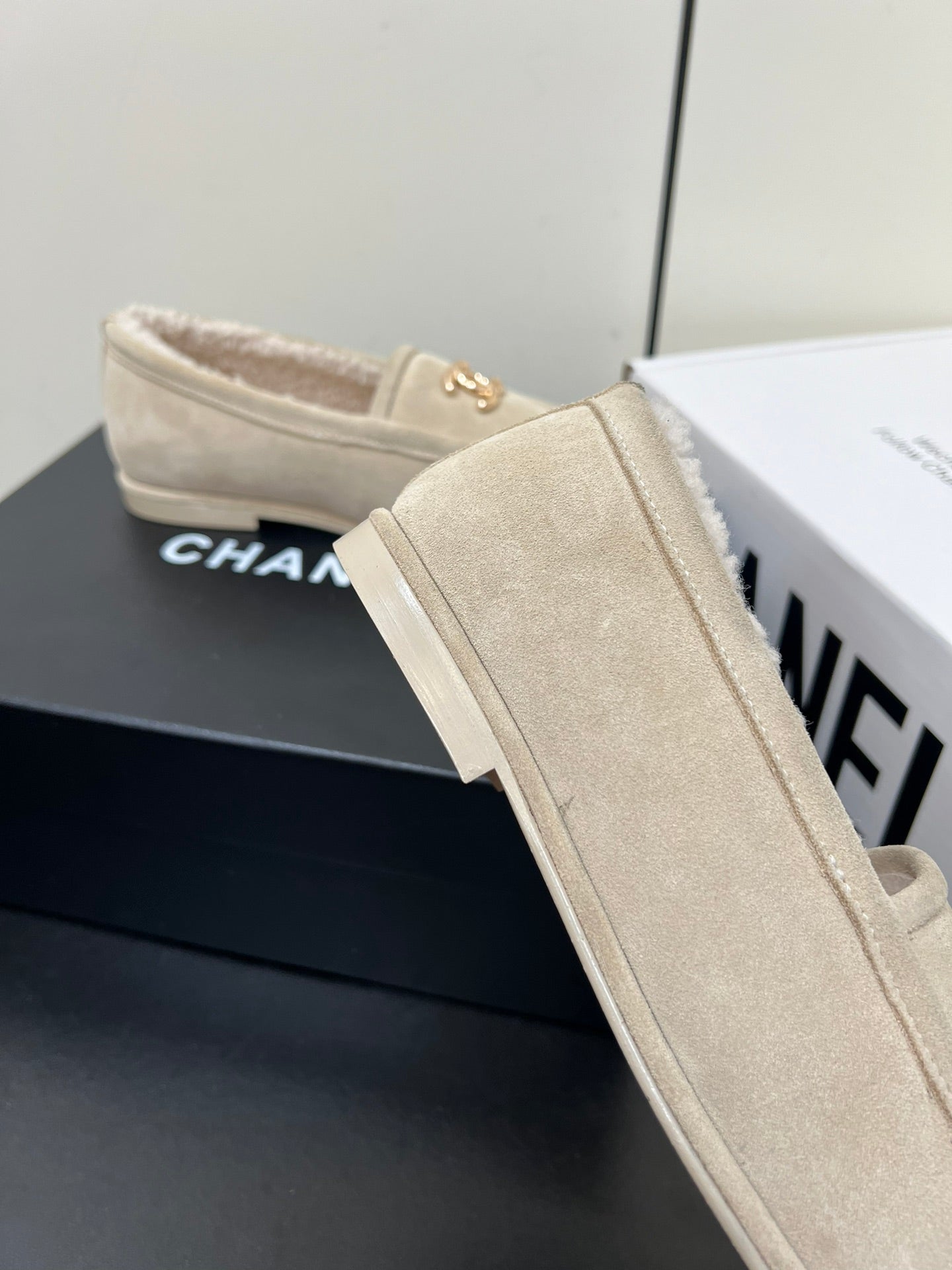 LOAFER IN BEIGE SUEDE AND SOLF FLEECE LINING - 35