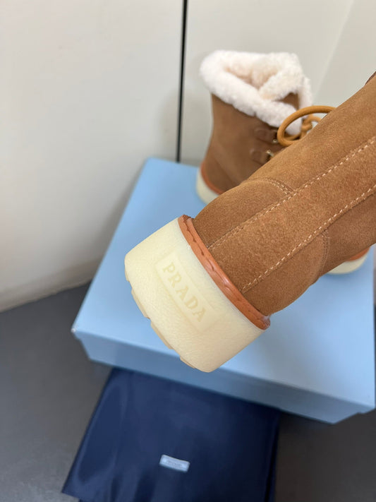 LACE-UP ANKLE BOOTS IN CAMEL SUEDE AND SHEARLING LINING - 35