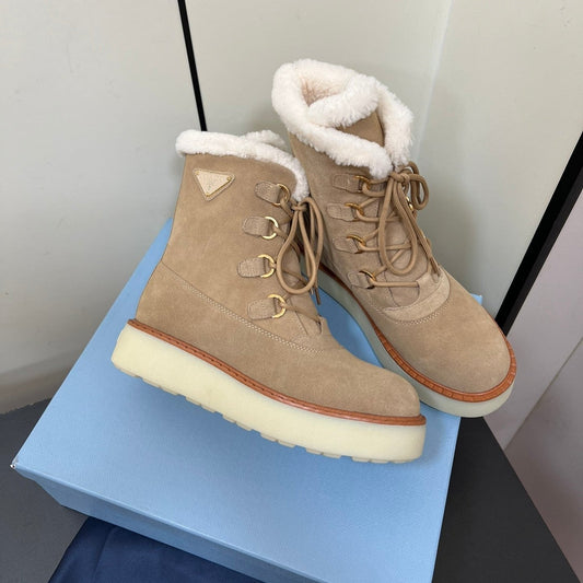 LACE-UP ANKLE BOOTS IN TAN BEIGE SUEDE AND SHEARLING LINING - 35
