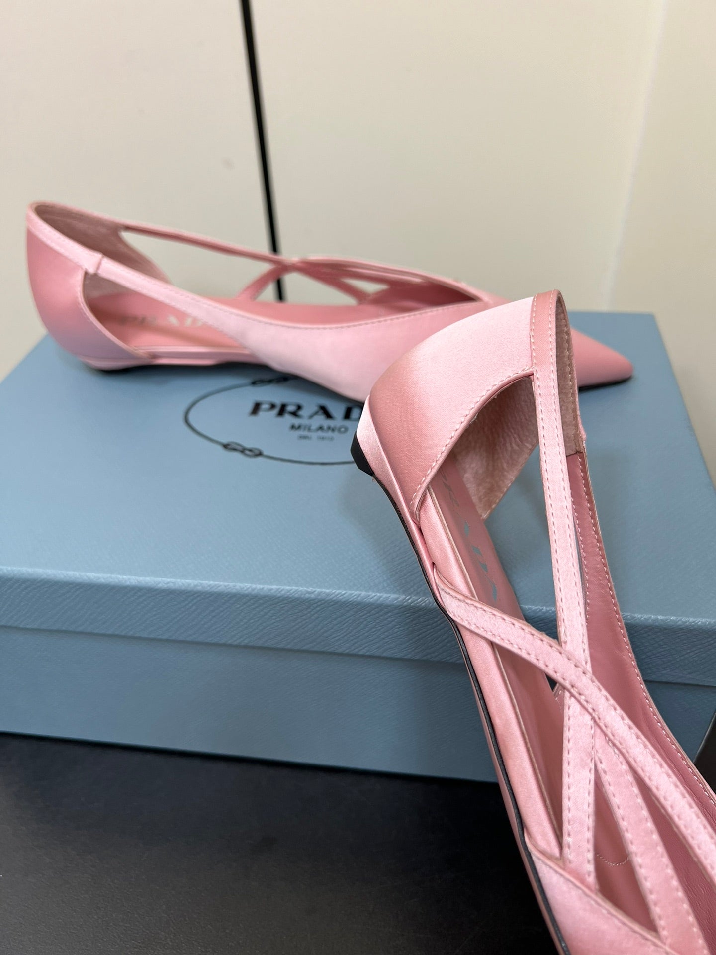 CUT-OUT BALLERINAS IN BABY PINK SATIN - 35