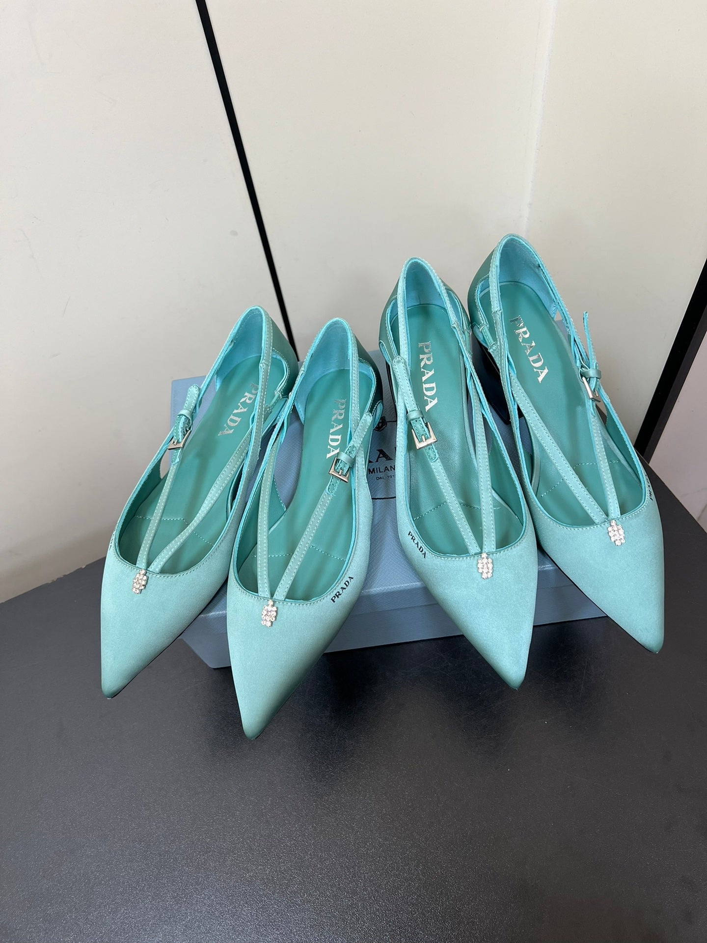 CUT-OUT PUMPS WITH BEAD BUCKLE IN TURQUOISE BLUE SATIN - 35