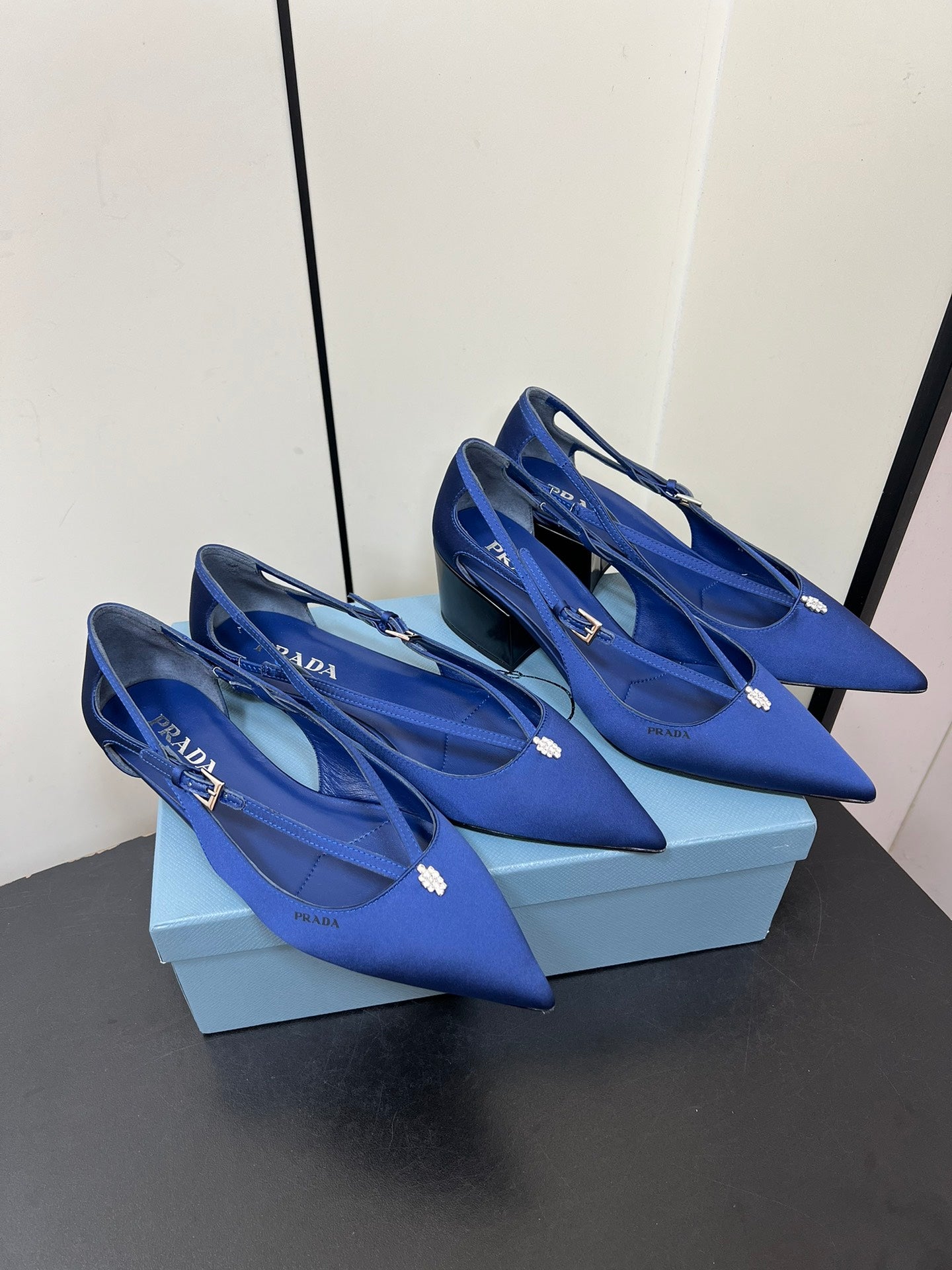 CUT-OUT PUMPS WITH BEAD BUCKLE IN NAVY BLUE SATIN - 35