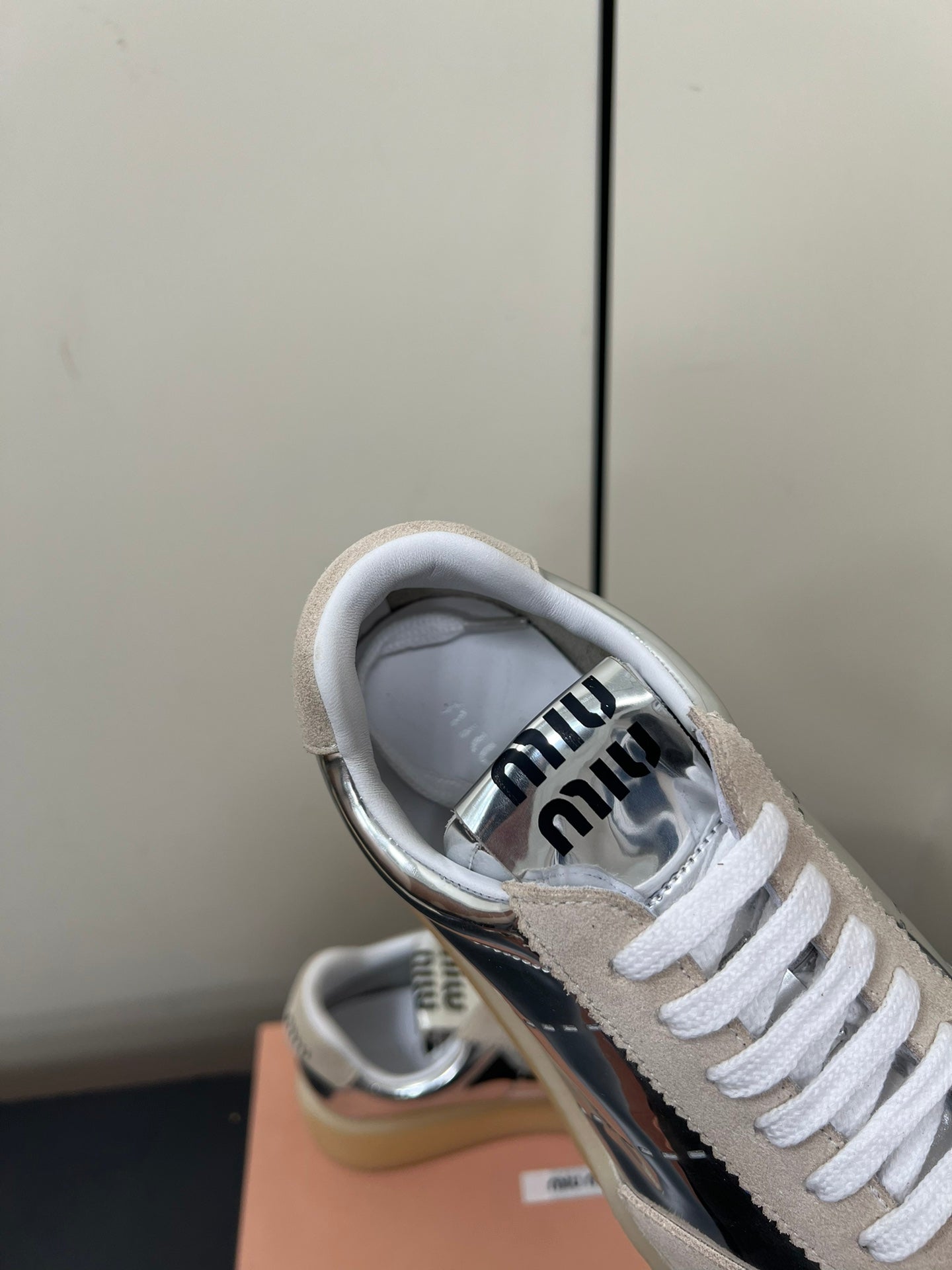 THICK-SOLED RETRO SNEAKERS IN SILVER METALLIC LAMBSKIN AND BEIGE SUEDE - 35