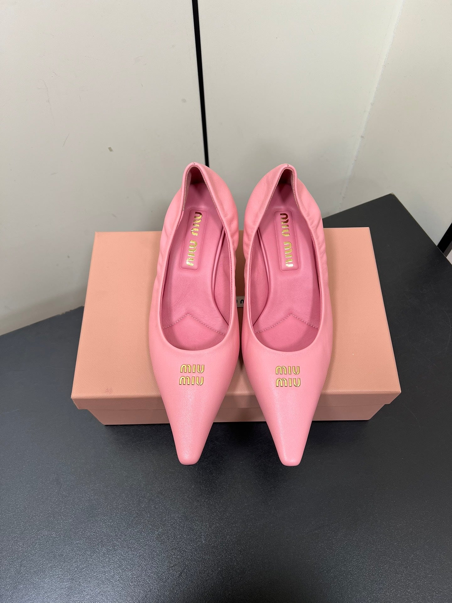 POINTED-TOE MID HEEL PUMPS IN PINK SMOOTH LAMBSKIN - 35