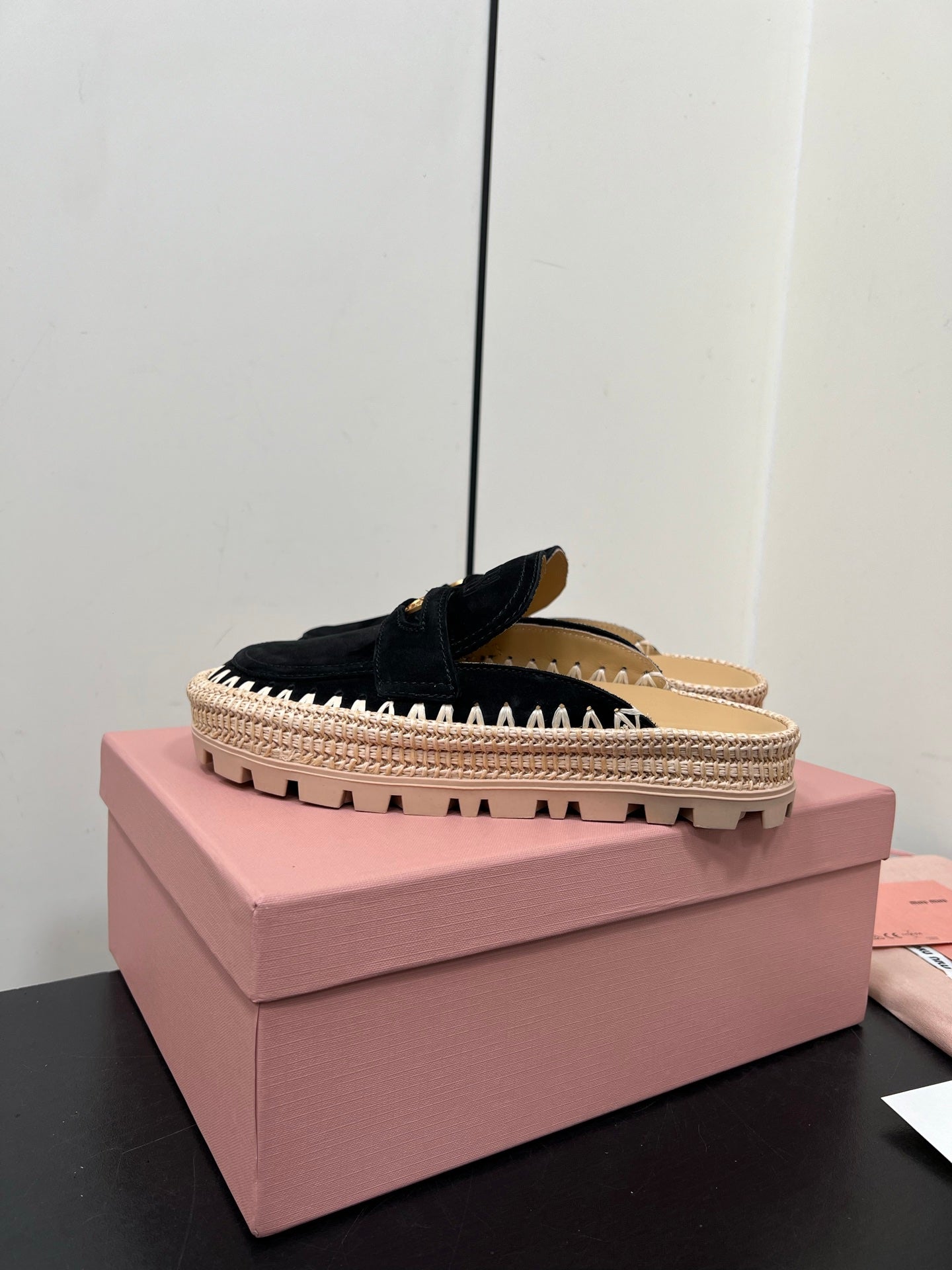 MULES SLIPPERS IN BLACK SUEDE WITH GOLD COIN - 35