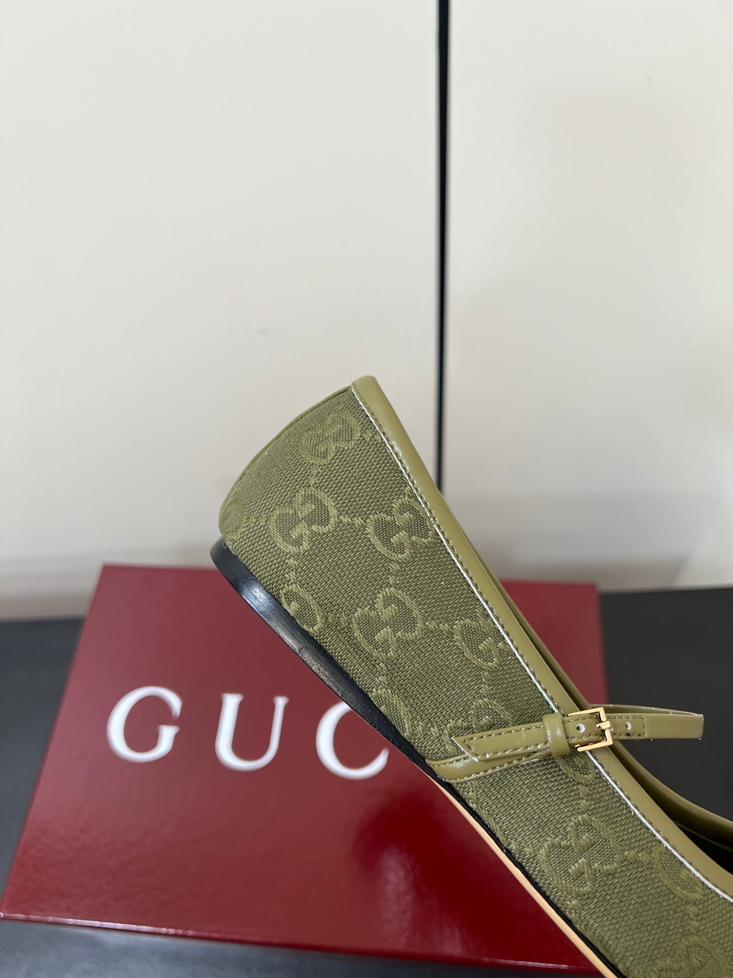 GG MARY JANE 25S IN MOSS GREEN CANVAS WITH GOLD HARDWARE - 35