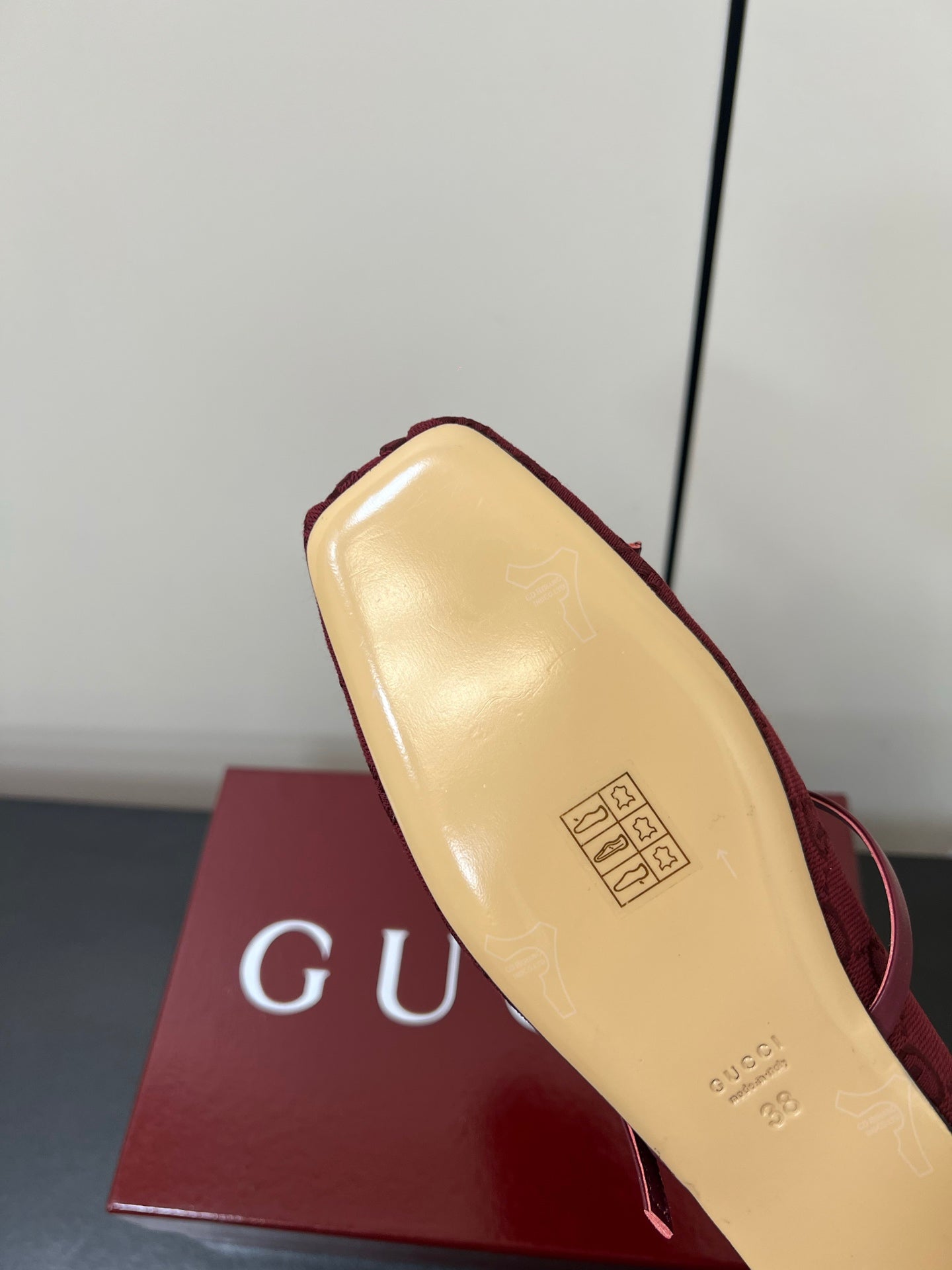 GG MARY JANE 25S IN DARK RED CANVAS WITH GOLD HARDWARE - 35