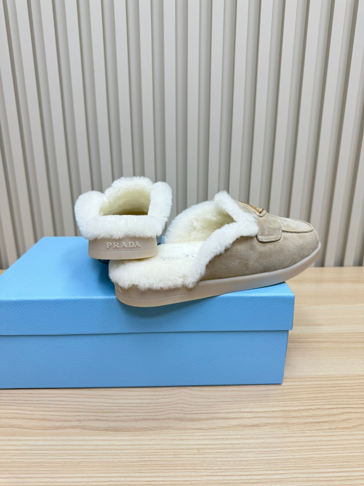 TRIANGLE LOGO FLATS IN KHAKI BEIGE SUEDE AND FUR LINING - 35