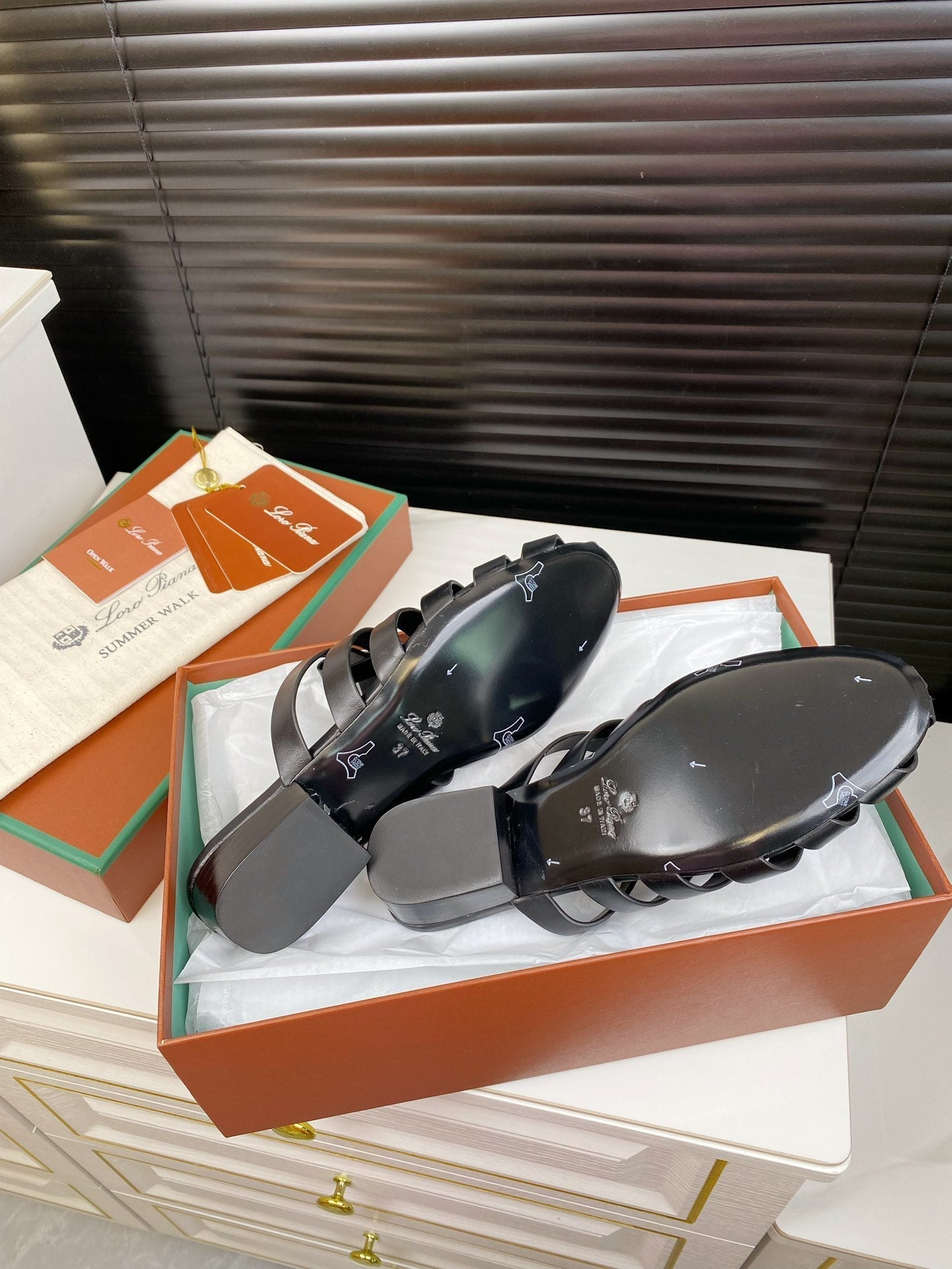 LP KAEDE SANDALS BLACK CALFSKIN - 35