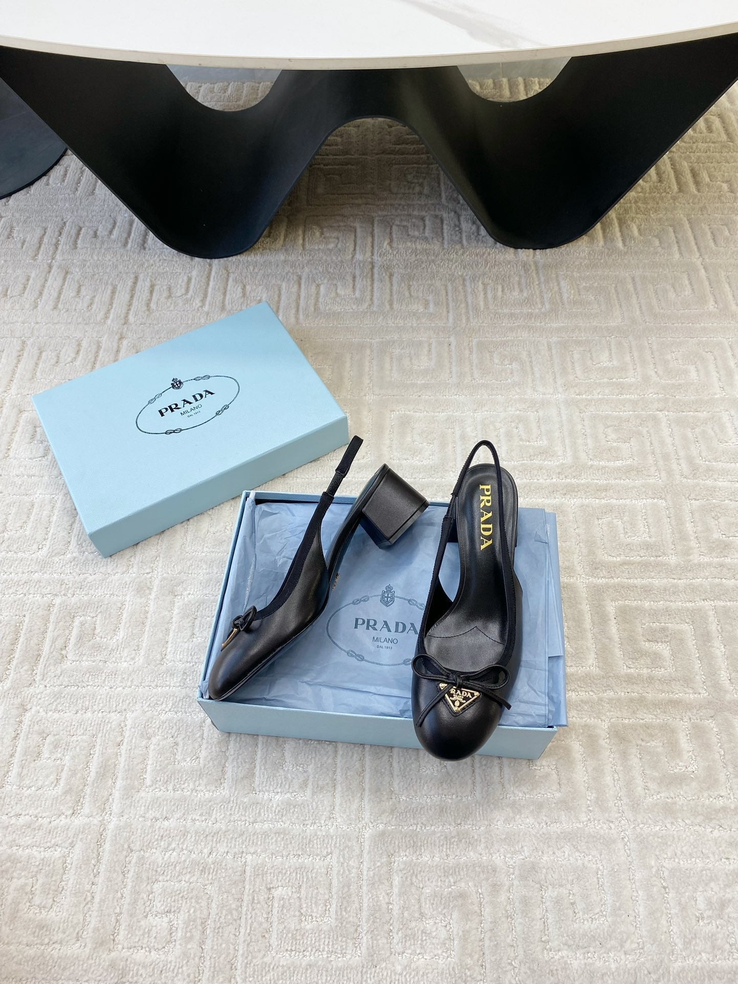 TRIANGLE LOGO SLINGBACK PUMPS WITH BOW IN BLACK CALFSKIN - 35