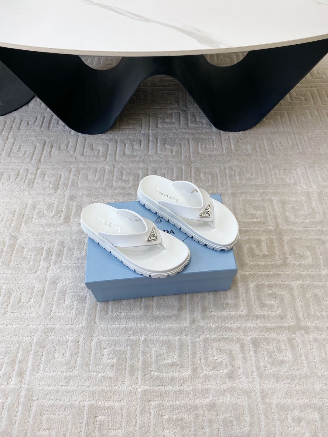 THICK-SOLED FLIP FLOPS IN WHITE RUBBER - 35