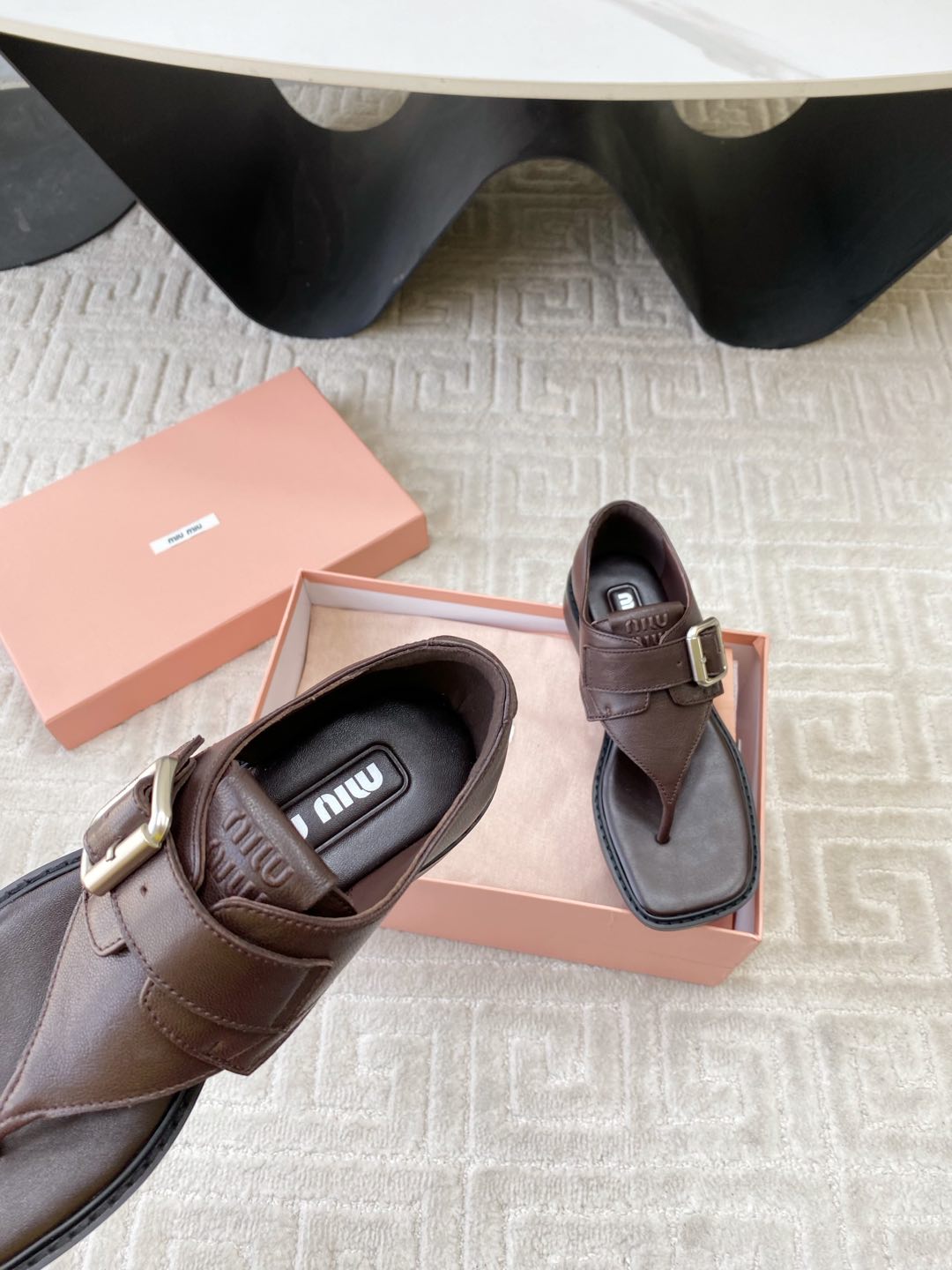 THONG SANDALS IN ESPRESSO LAMBSKIN WITH SILVER BUCKLE - 35