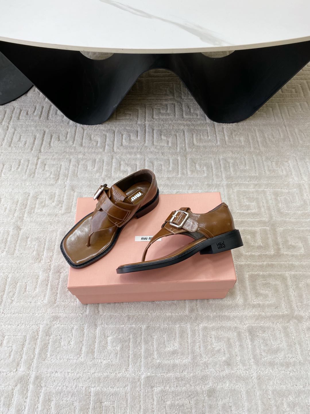 THONG SANDALS IN RUSSET BROWN SHINY LAMBSKIN WITH SILVER BUCKLE - 35