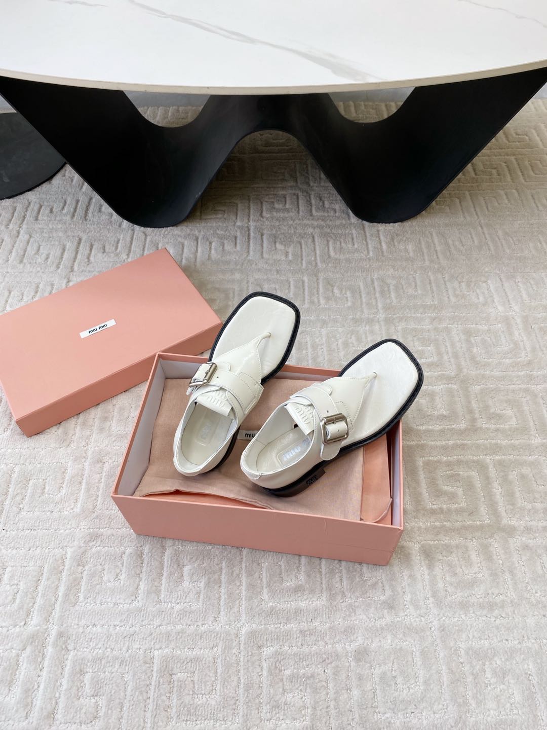 THONG SANDALS IN WHITE LAMBSKIN WITH SILVER BUCKLE - 35