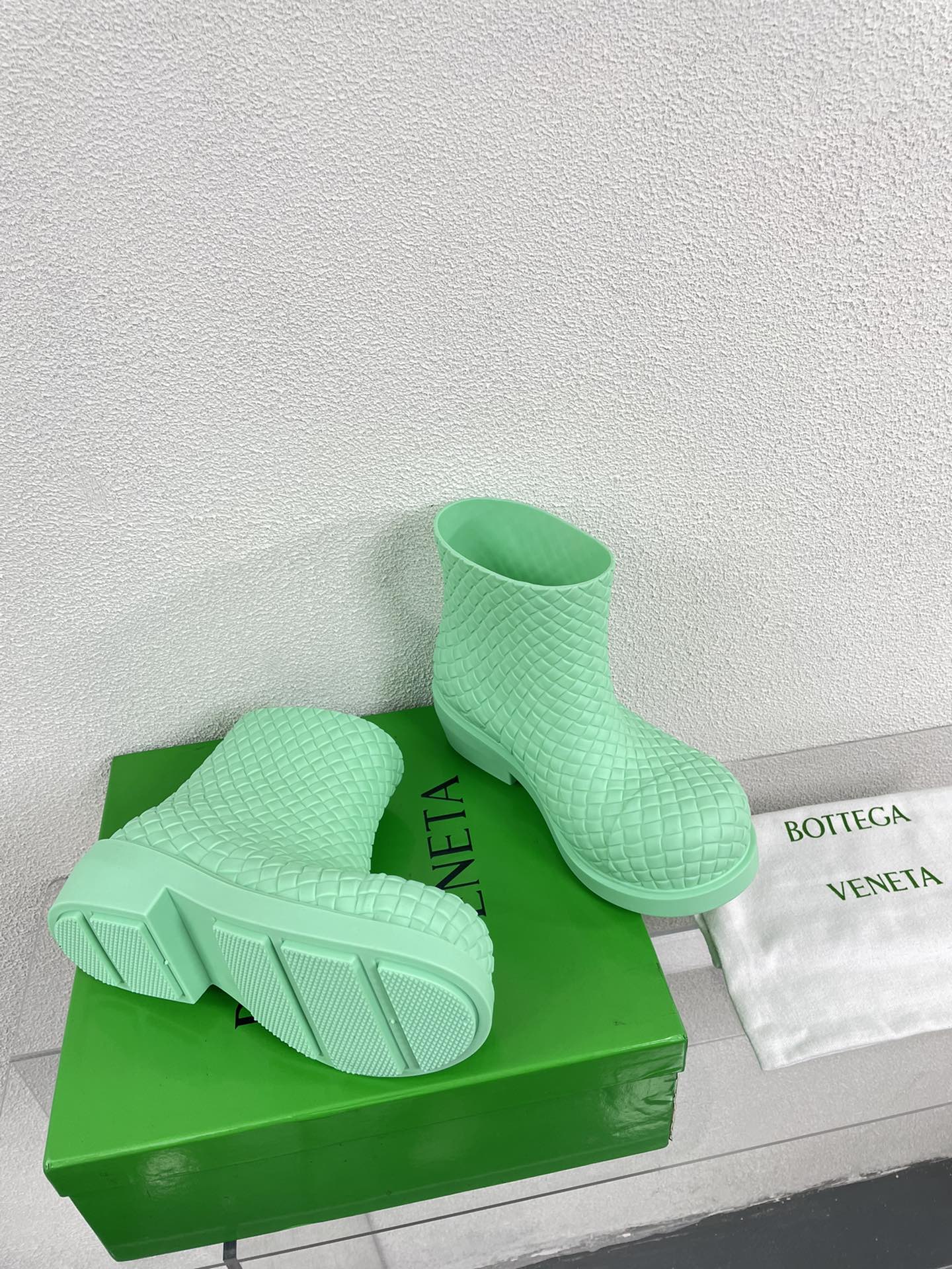 FIREMAN BOOTS IN GREEN MINT RUBBER WITH ICONIC INTRECCIO MOTIF - 35